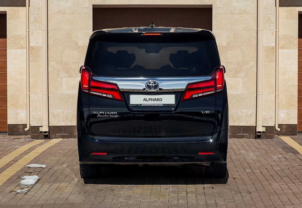 Toyota Alphard - фото 5