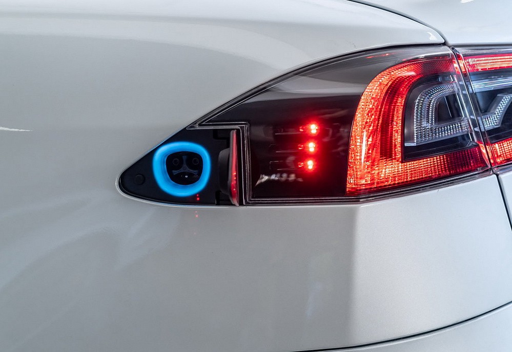Tesla Model S - фото 4