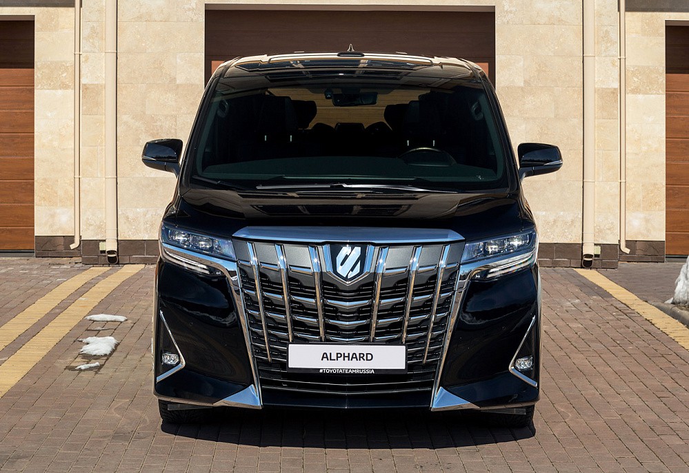 Toyota Alphard - фото 2
