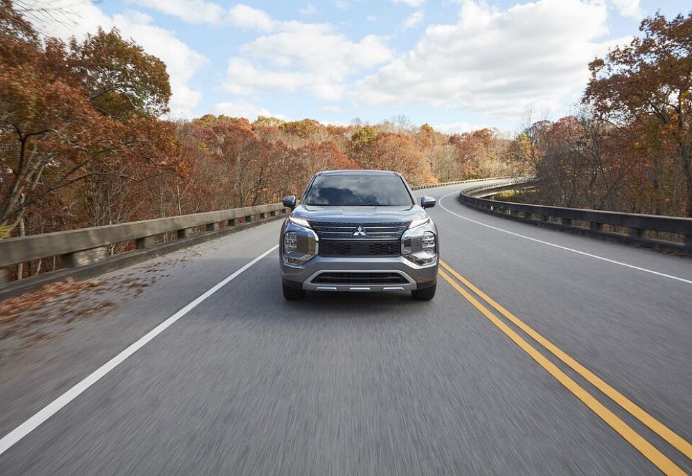 Mitsubishi Outlander 2022 - фото 3