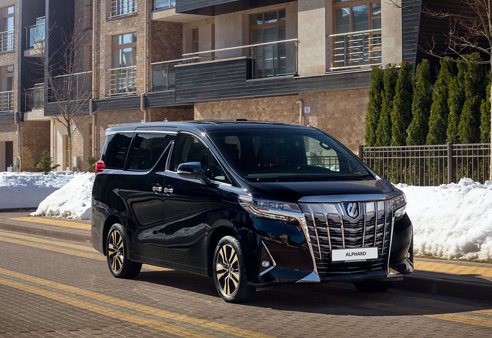 Toyota Alphard - фото 3