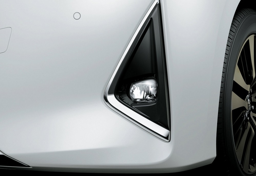 Toyota Alphard - фото 10