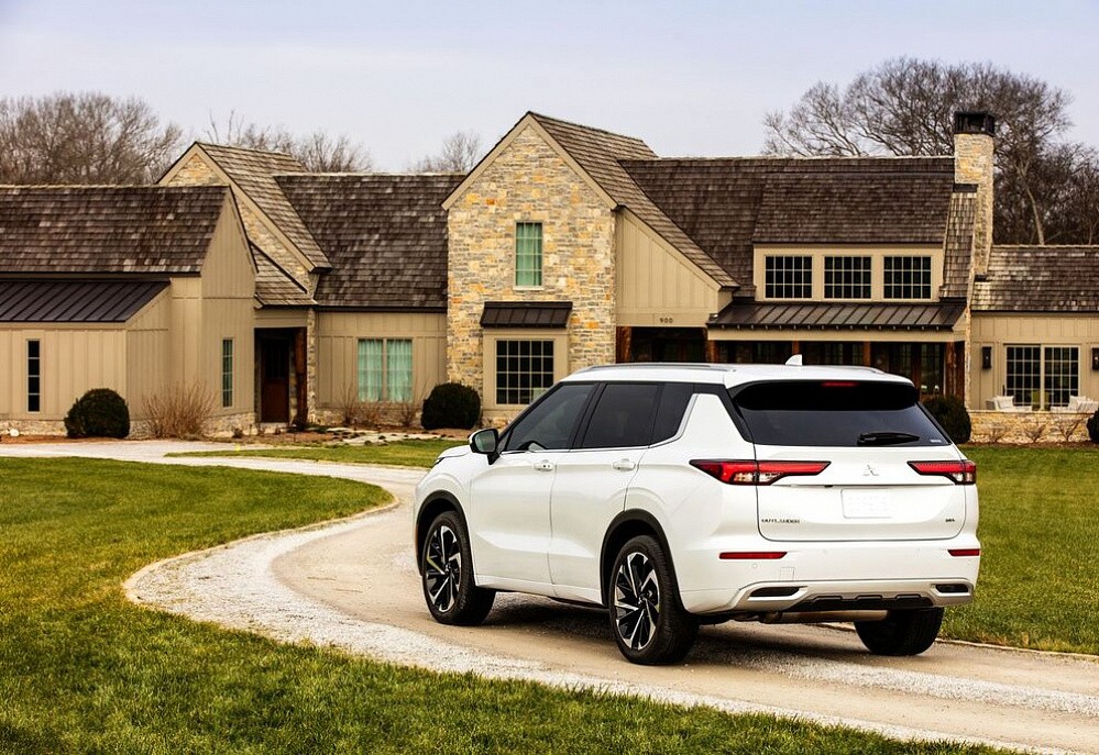 Mitsubishi Outlander 2022 - фото 8