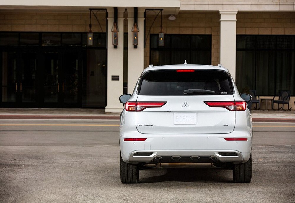 Mitsubishi Outlander 2022 - фото 10