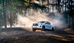 Toyota Hilux 2020 - фото 1