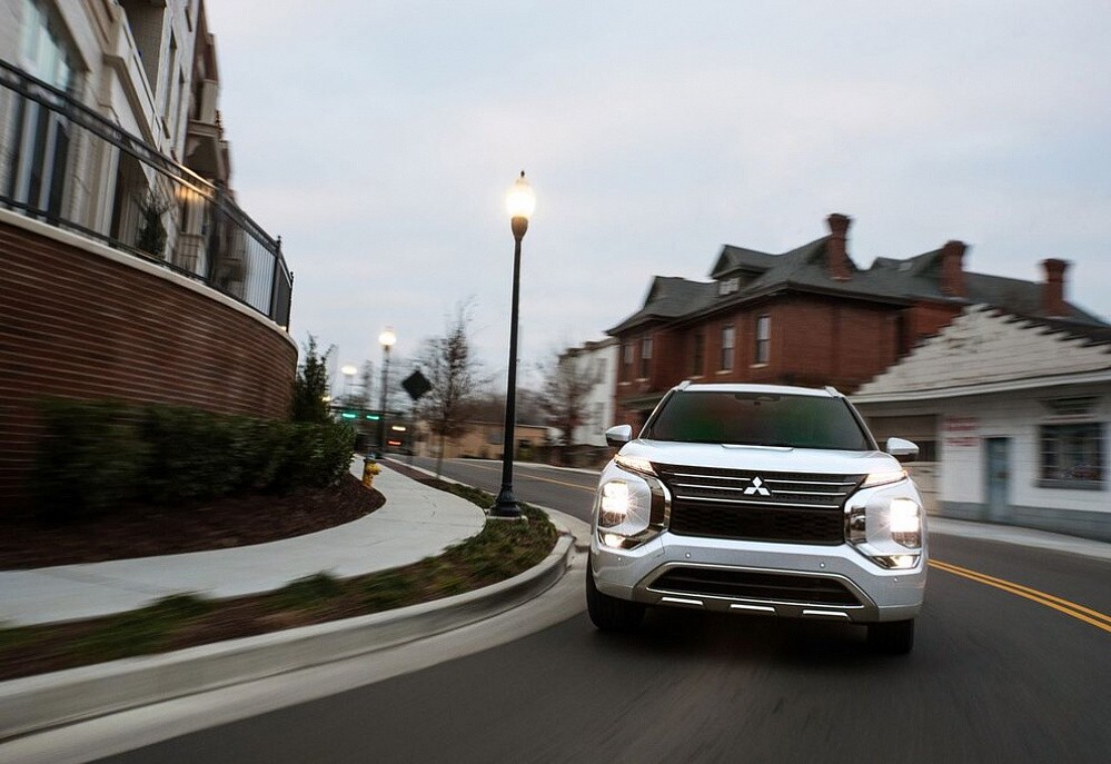 Mitsubishi Outlander 2022 - фото 4
