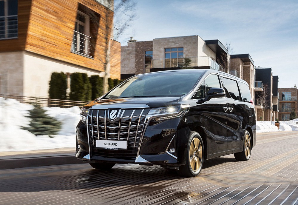 Toyota Alphard - фото 1